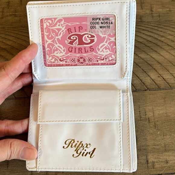 RipXGirl🏄🏻♀️ Florentine Waves🌊 Lightweight EasytoCarry Vegan🌱Wallet DL … - Picture 6 of 17